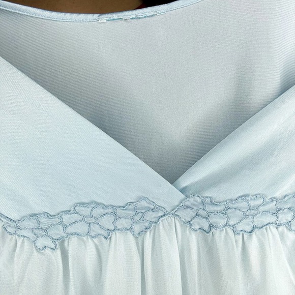 80's Baby Blue Satin Silky V Neck Flow Night Gown Medium - Picture 4 of 4